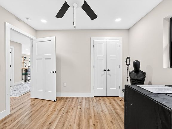 33rd image of 831 I.b. Maynard St