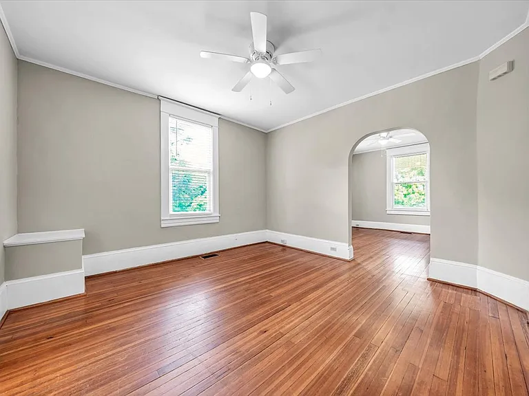 2410 Broadway Ave #B — Photo 12