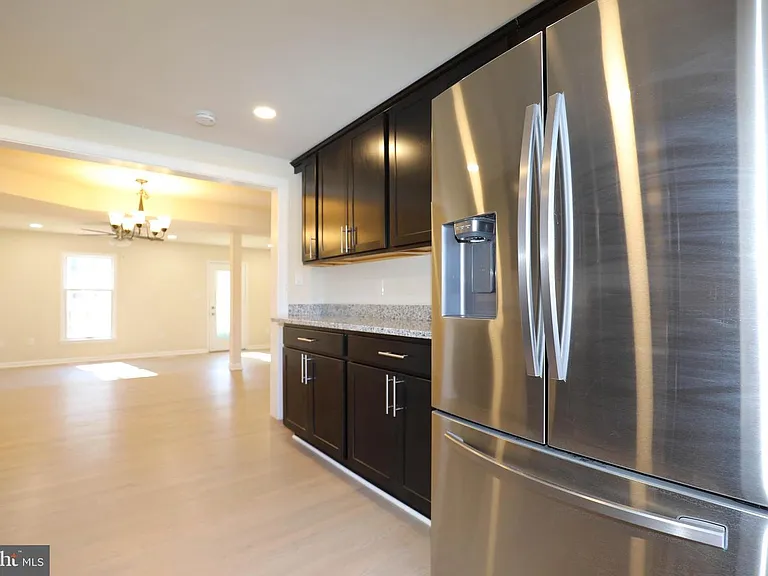 8006 Harbor Pl — Photo 2