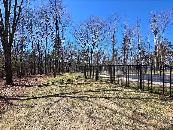 4th image of 46 Long Hill Road