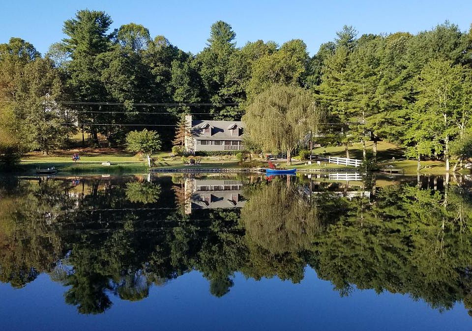 "Camp Rugby" cabin on 7 acre private Lake Rugby