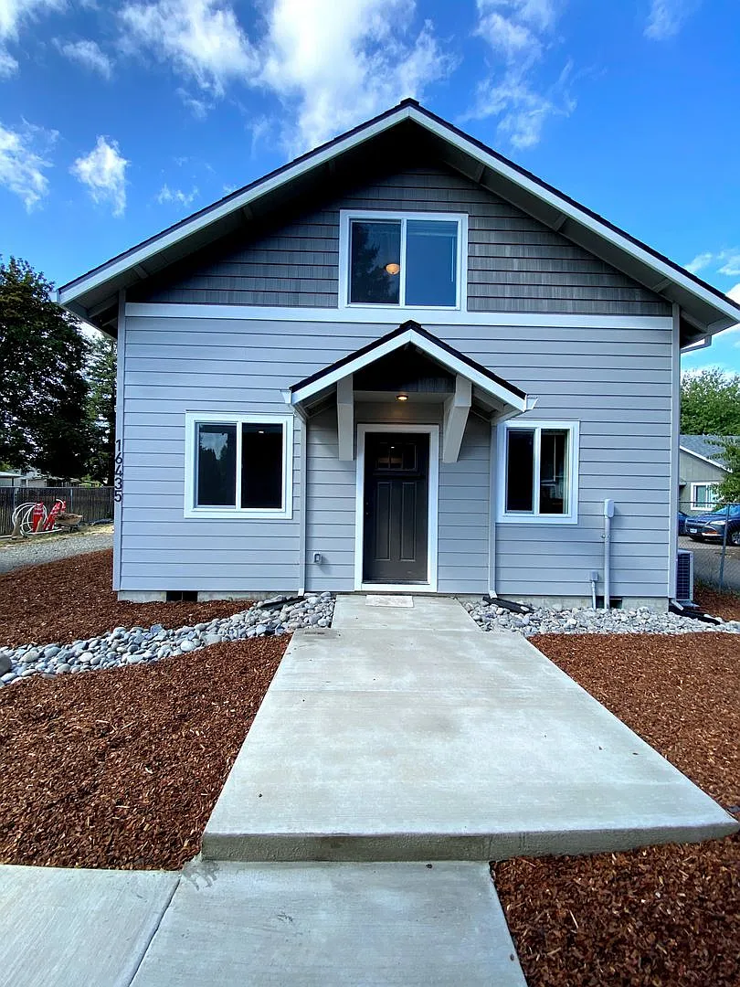New 2 Bed, 2 Bath House with Washer and Dryer — Photo 1