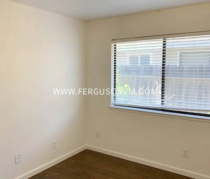 455 R St — Photo 9