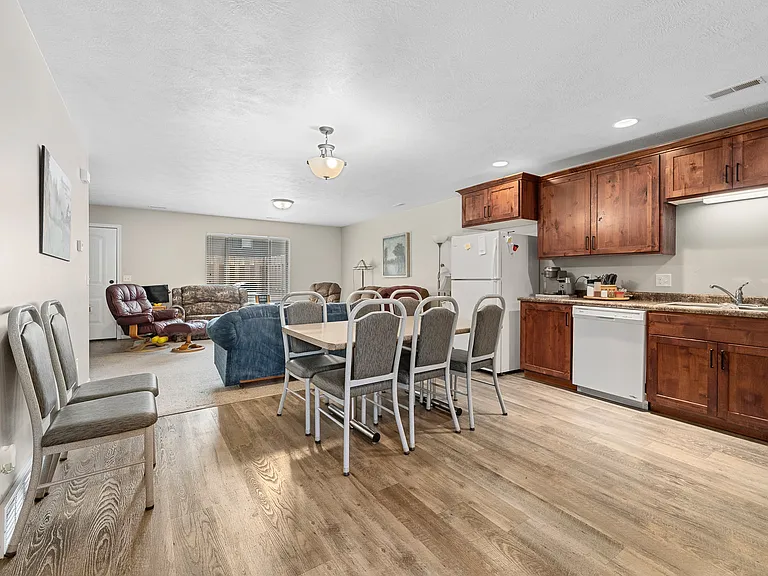 1030 N Main Ave #C — Photo 5