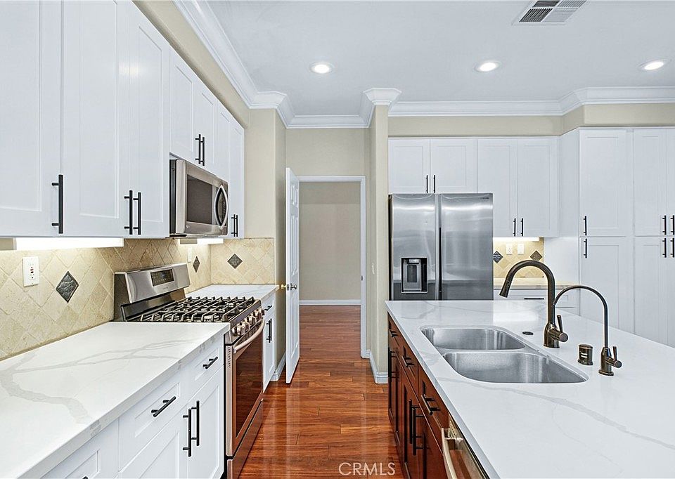 1st image of 8405 Manhasset St
