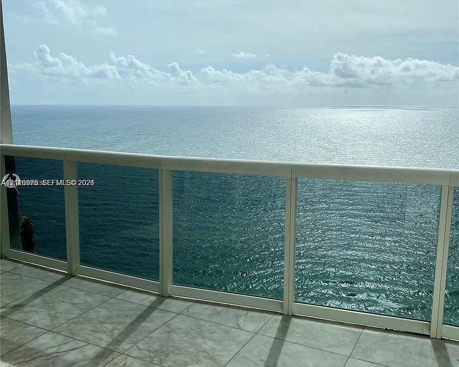 17201 Collins Ave #4004
