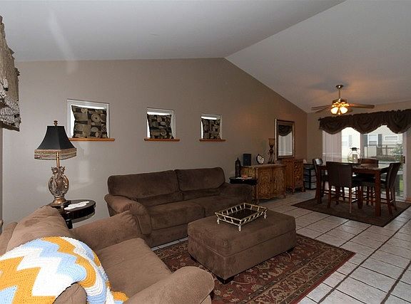 3rd image of 5921 Emerald Pointe Dr