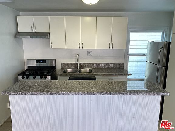 4th image of 10438 Santa Monica Blvd APT 10