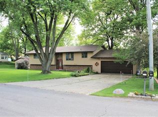 16063 Ridgewood Dr, Morrison, IL 61270