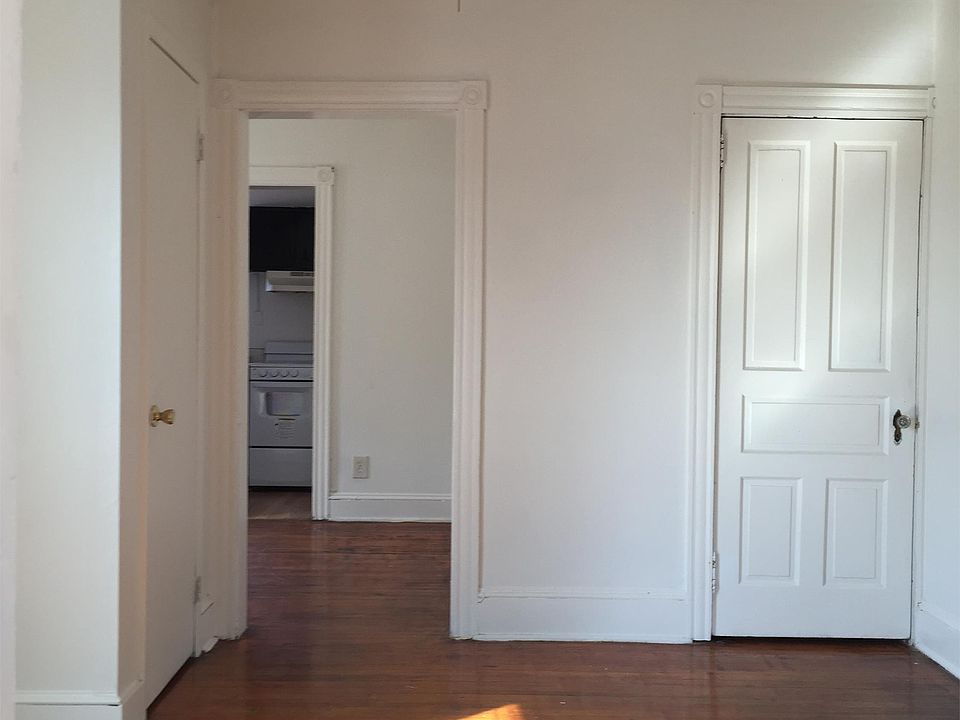 2nd image of 539 E Chestnut St APT 2F