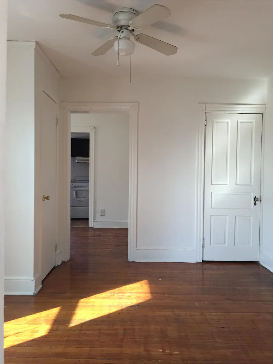 Building Photo - 539 E Chestnut St #3