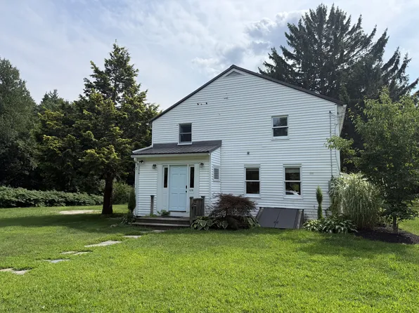 1270 West St, Amherst, MA 01002