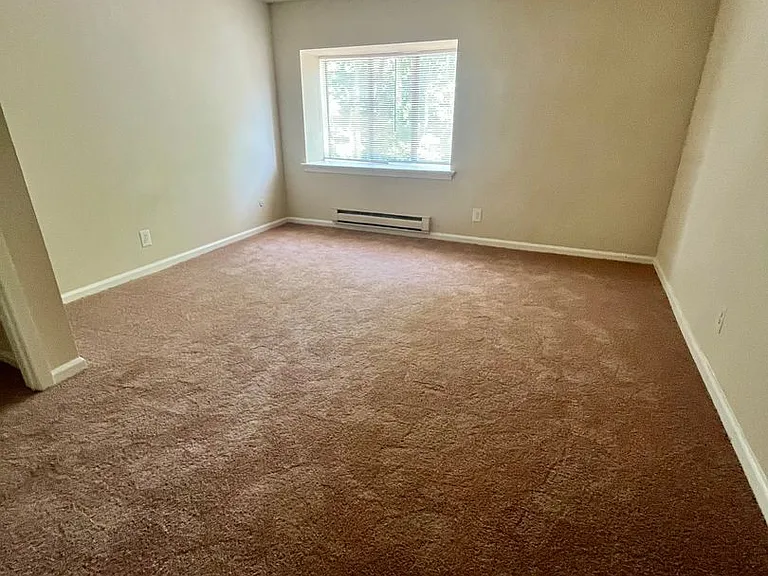 Oak Tree Apartments — Photo 11