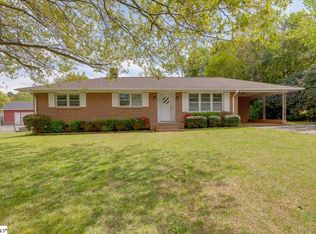113 Midland Dr, Boiling Springs, SC 29316