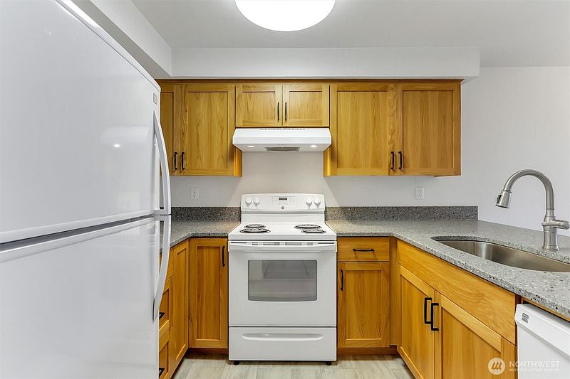 5th image of 4895 76th Street SW #D-302