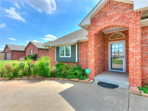 7121 Cherokee Ct, Warr Acres, OK 73132