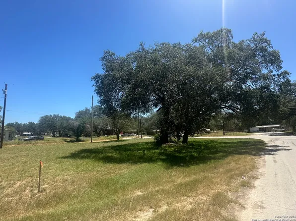 400 Davis LOT 8, Devine, TX 78016