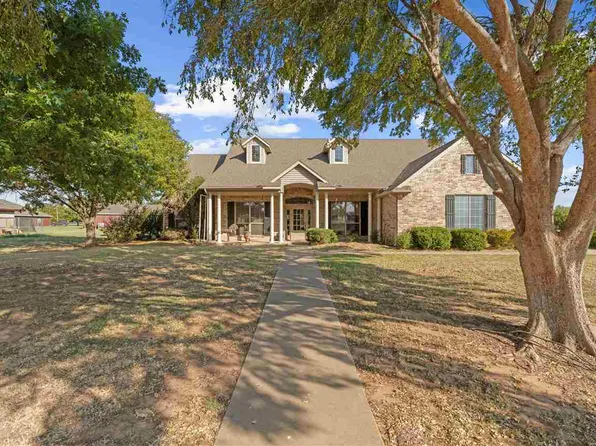 605 E California St, Walters, OK 73572