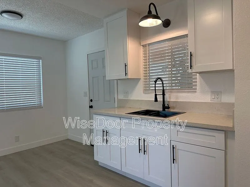 2 bed, 1.0 bath, 805 sqft, $2,795 — Photo 3
