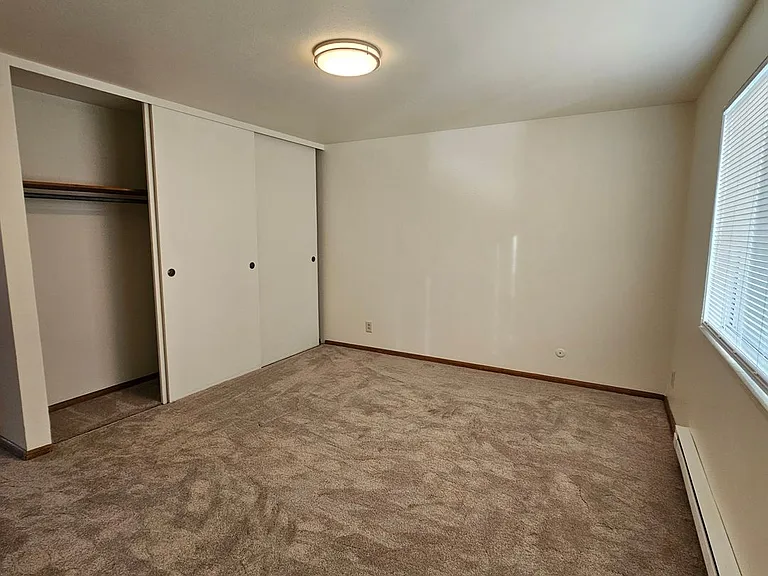 211 Shore Dr — Photo 5