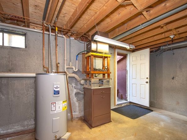 19 Indian Pond Rd, Kingston, MA 02364