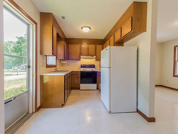 5th image of 343 Sunny Hill Dr #5