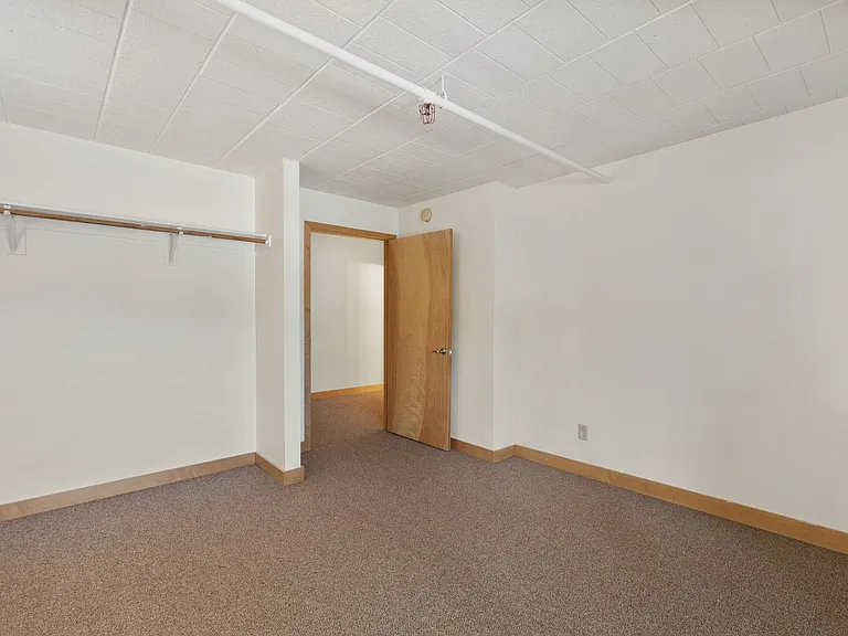 2125 W Kilbourn Ave — Photo 6