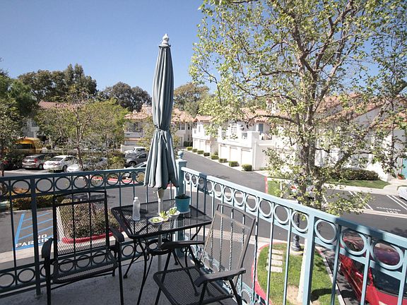 Balcony (This unit is a corner unit)