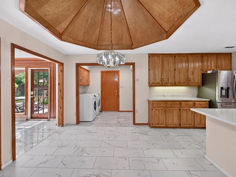 2105 Rolling Oak Ln — Photo 13