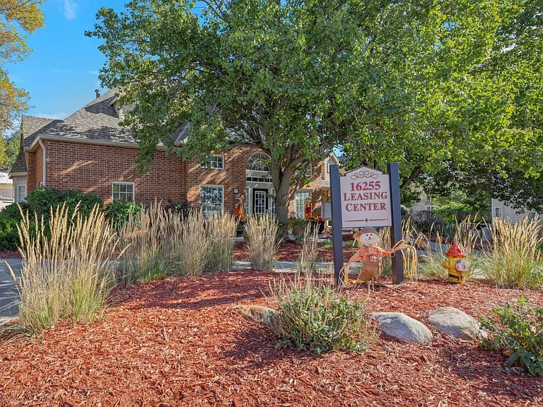 Visit our welcoming leasing center at Cambury Hills Apartments, 16255 Emmet Plaza, Omaha, NE 68116. Professionally Operated by Highlands Vista Group.