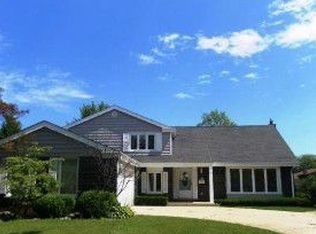 2513 Greenwood Rd, Glenview, IL 60026