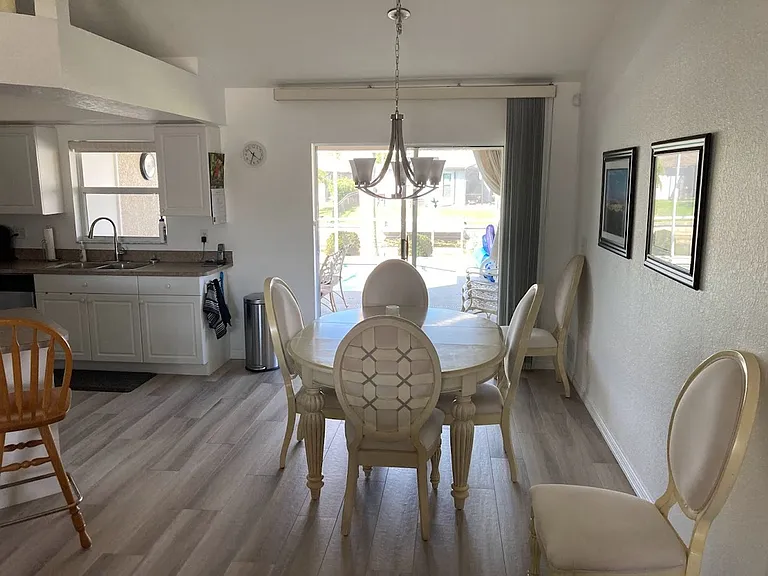 818 SW 8th Pl — Photo 6