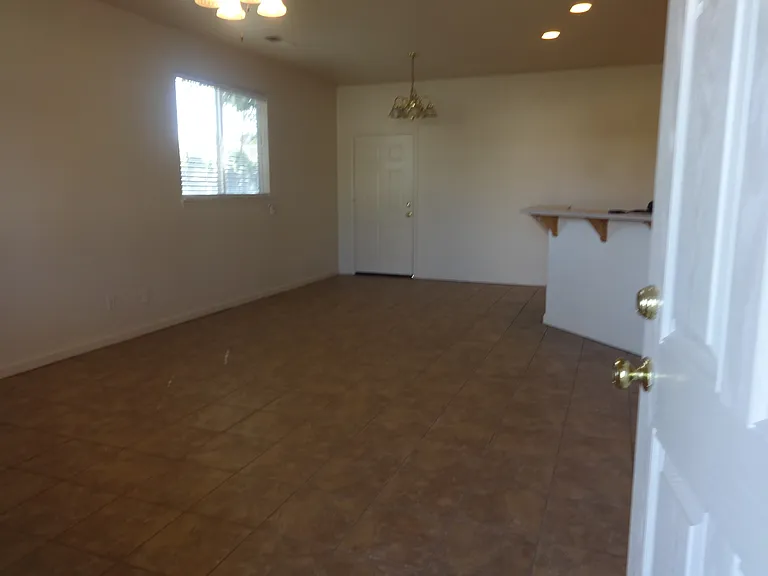 2510 Allen St — Photo 4