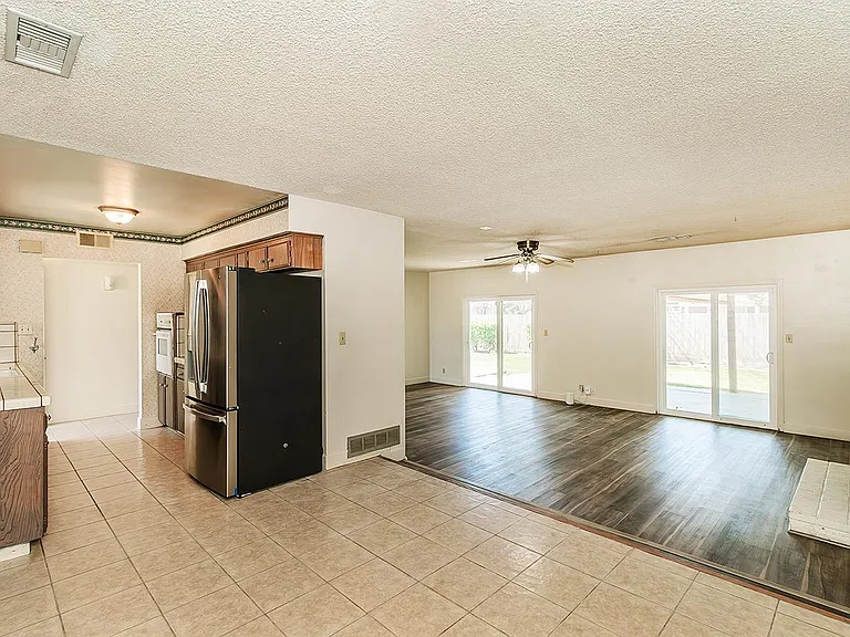 4411 N Winery Ave — Photo 13
