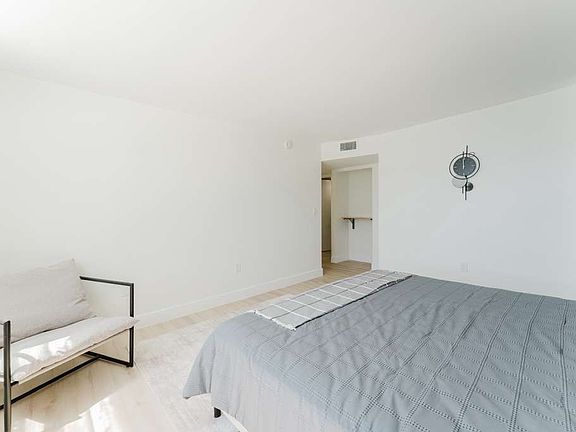3rd image of 2750 NE 183rd St APT 410