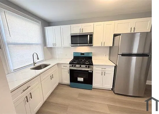 3 bed, $1,995 — Photo 1