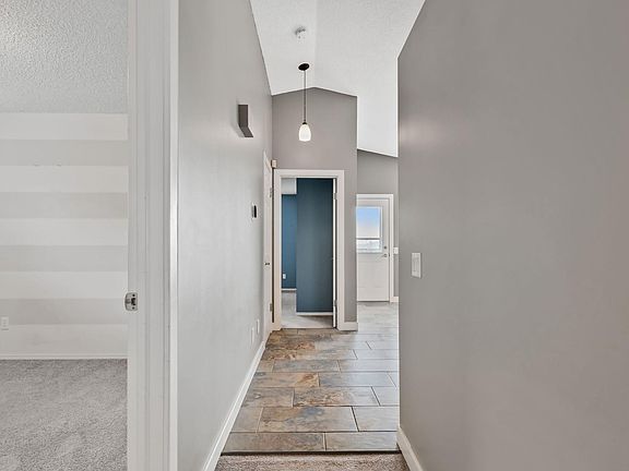 5th image of 867 Blacklock Way SW