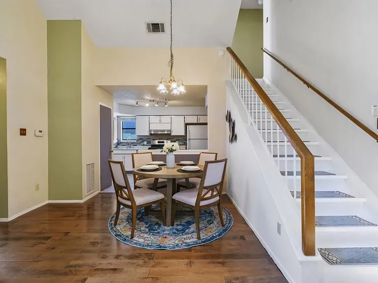 6121 Duchess Dr — Photo 3