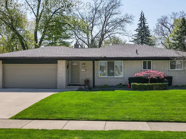 1220 Genesee Dr, Royal Oak, MI 48073