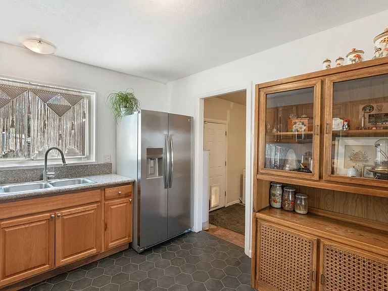 141 Sherri Dr — Photo 17