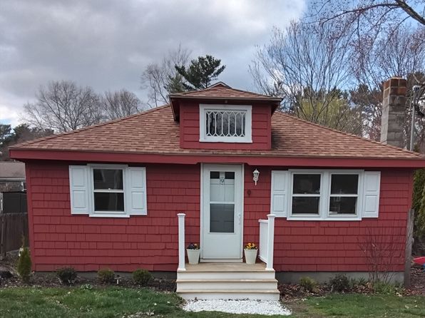 9 11th Ave, Halifax, MA 02338
