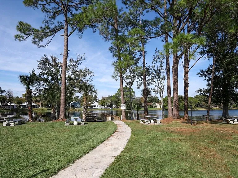 108 Water Oak Dr — Photo 35