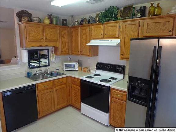 5th image of 7302 Pecan Meadow Dr E