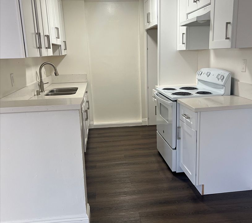 1st image of 14914 Roscoe Blvd #6