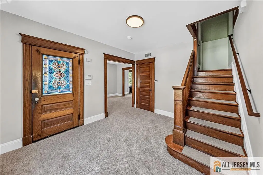 3 bed, 1.5 bath, 3818 sqft, $2,650 — Photo 4
