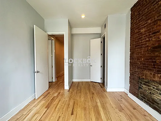 Rented by Lockbox Realty | media 16