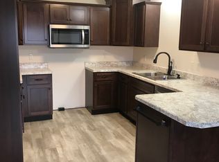 406 Spruce St, Barberton, OH 44203