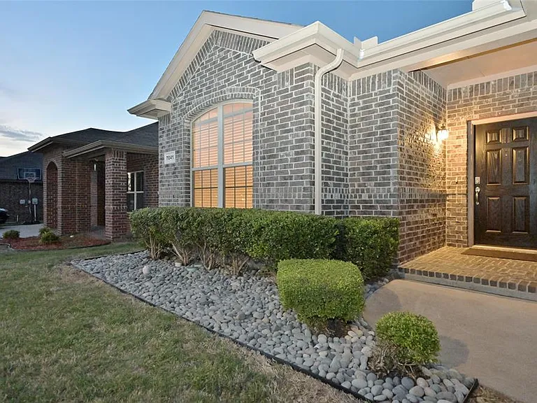 Nicely Landscaped Front Yard
