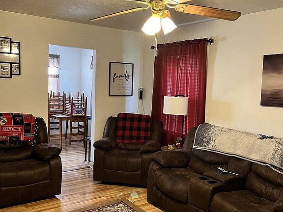 5th image of 3232 Spring St