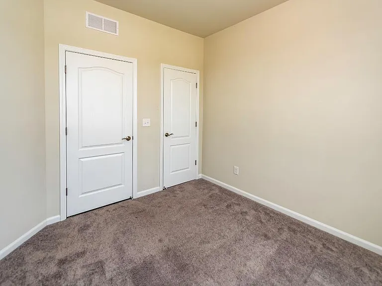 2801 Dillon Dr — Photo 8
